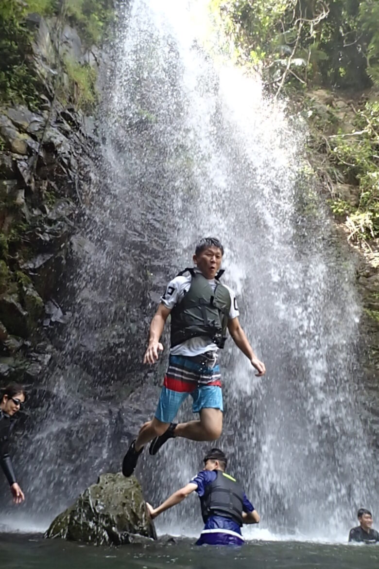 Jump point in front of the waterfall