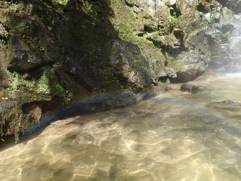 2025/8/20　午前のター滝では虹がよく見れました